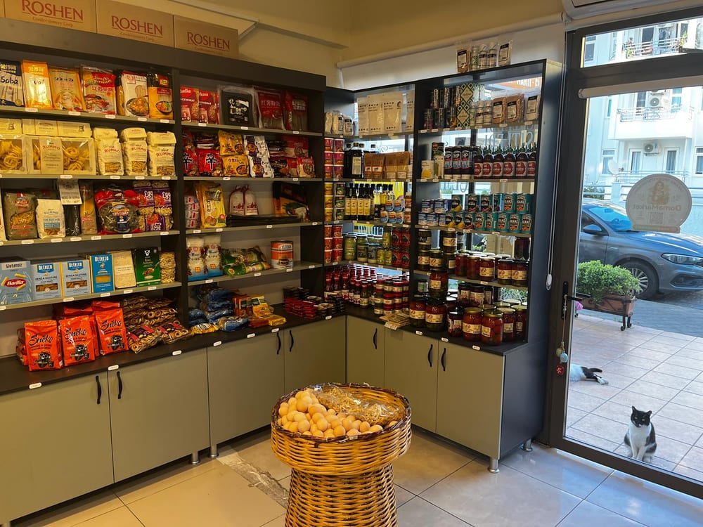 DomaMarket — вход в магазин в Мармарисе